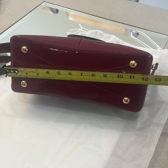 Louis Vuitton/vernis and monogram purse with strap and mirror - Picture 9 of 14